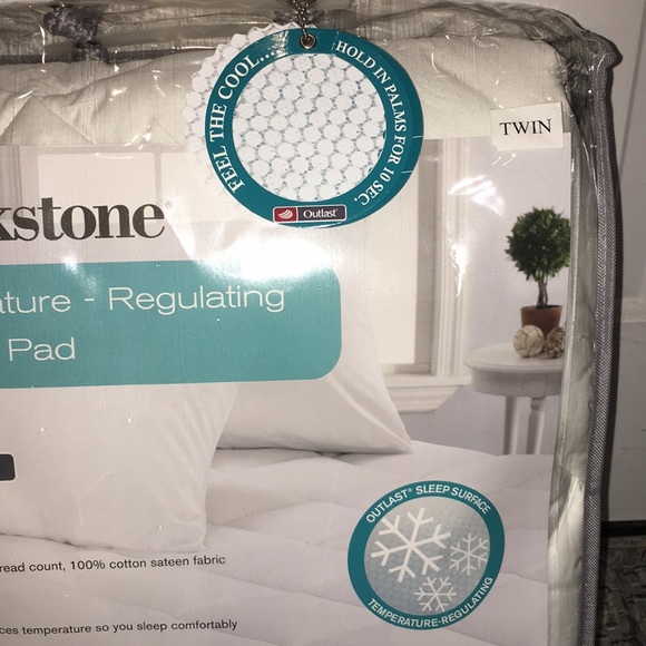 New Brookstone Temp Regulating Mattress Pad Twin - Picture 5 of 8